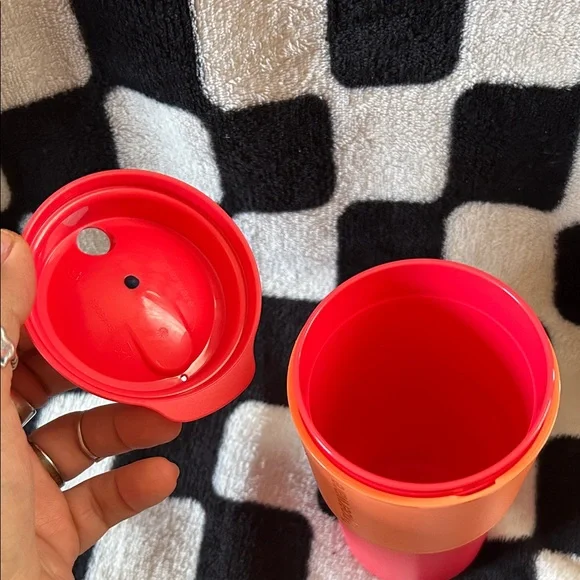 🥤(2/$5)Tupperware Red and Orange Travel Mug - Picture 2 of 3